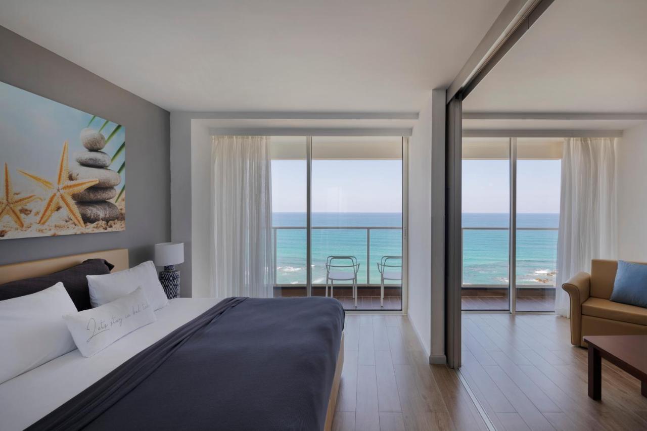 Ramada Resort Hadera Beach Exterior foto