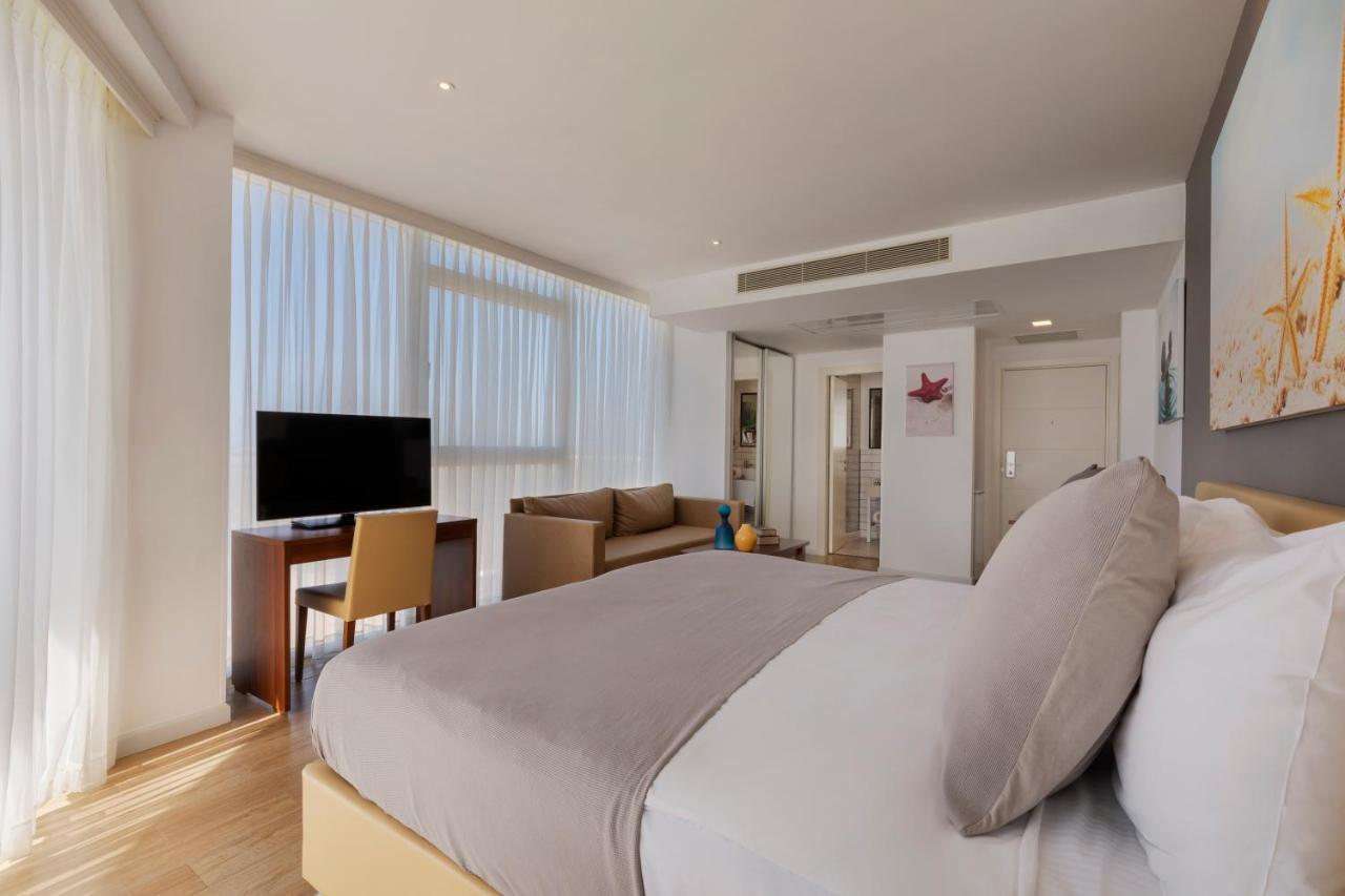 Ramada Resort Hadera Beach Exterior foto
