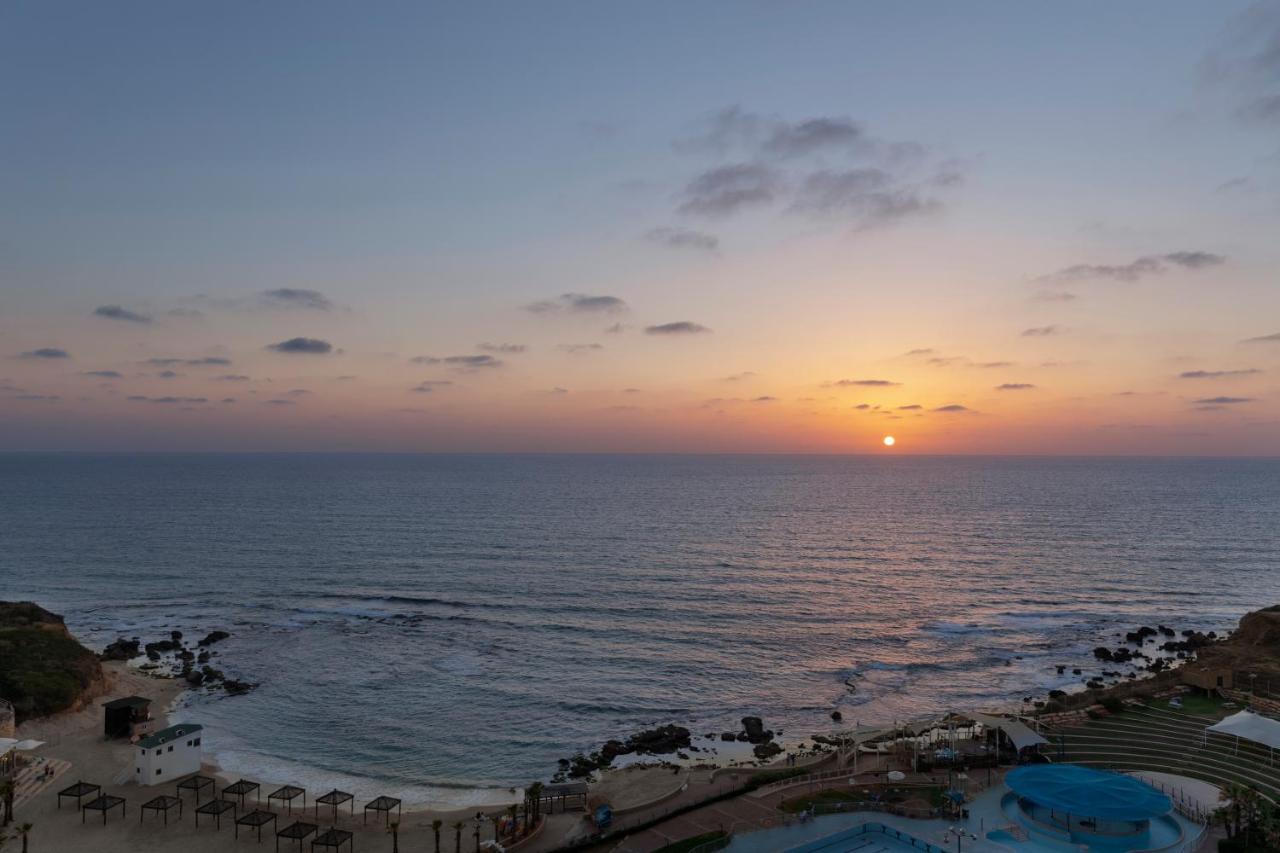 Ramada Resort Hadera Beach Exterior foto