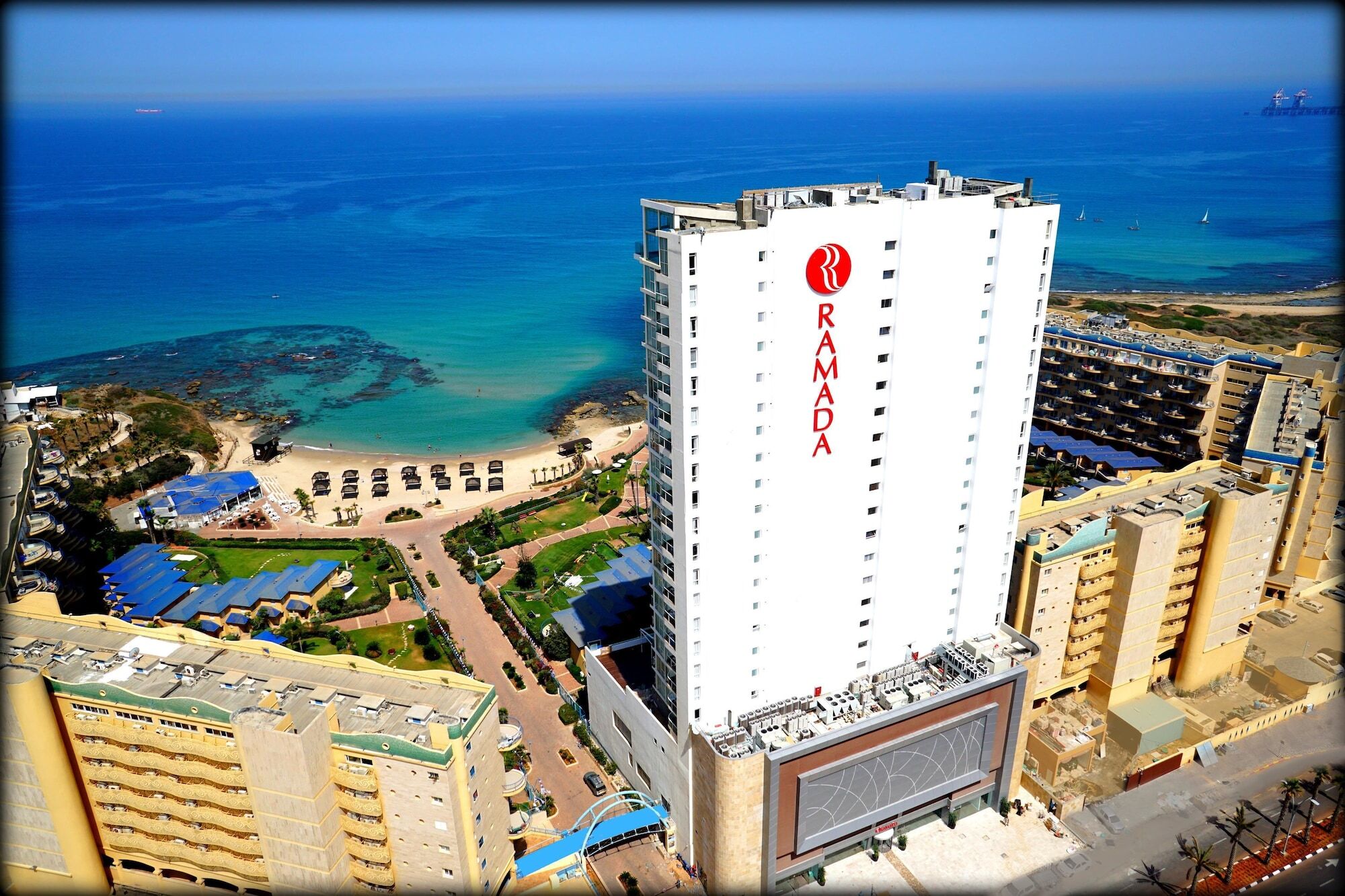 Ramada Resort Hadera Beach Exterior foto